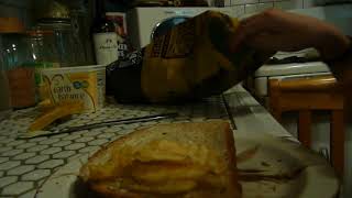 How to make a potato chip sandwich