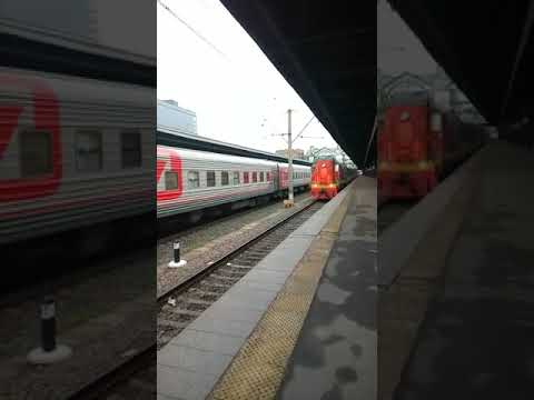 ЧС2т-1054 с поездом 72 «Демидовский Экспресс» СПб — Екатеринбург. Ладожский вокзал