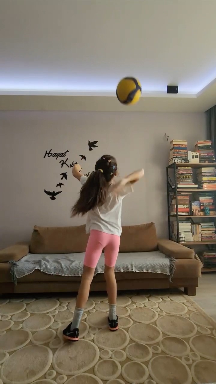 #JasonDeruloTV // Volleyball ? #GotPermissionToPost From IG @dafneilhan #FromTheIslands