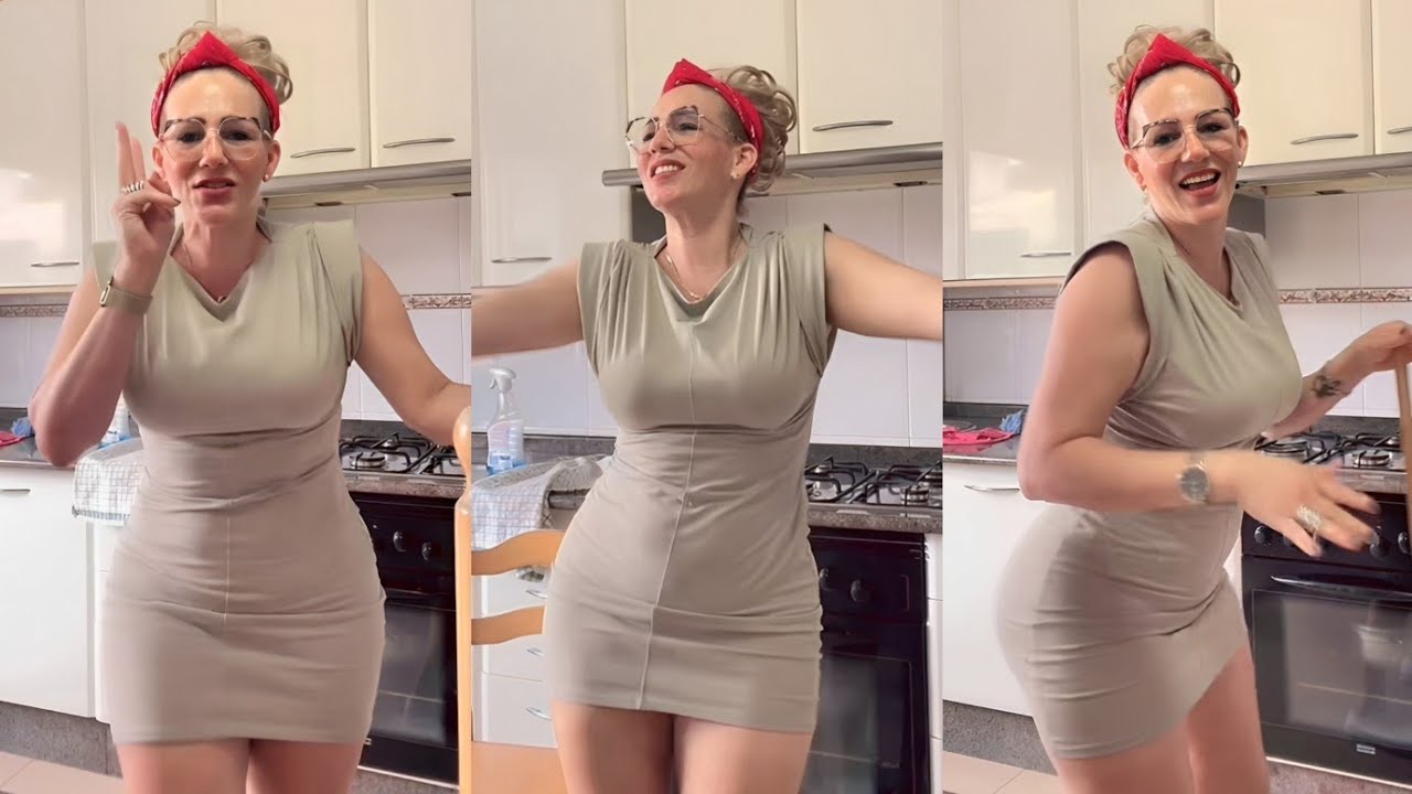 Real, Radiant, Vibrant! Natural Older Women Over 50 Every Look Naturally