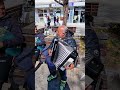 Ангелчо акордеонистът на ларгото в Сливен Жива улична музика