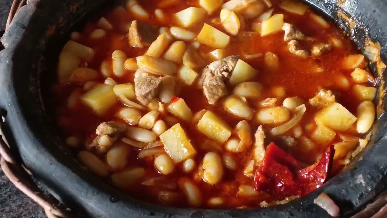 سر  أمي♥️ بطبخ الفاصوليا البيضاء😋 بالوعاء الفخاري 😉بطريقة لذيذه👍 وطعم لايقاوم👇