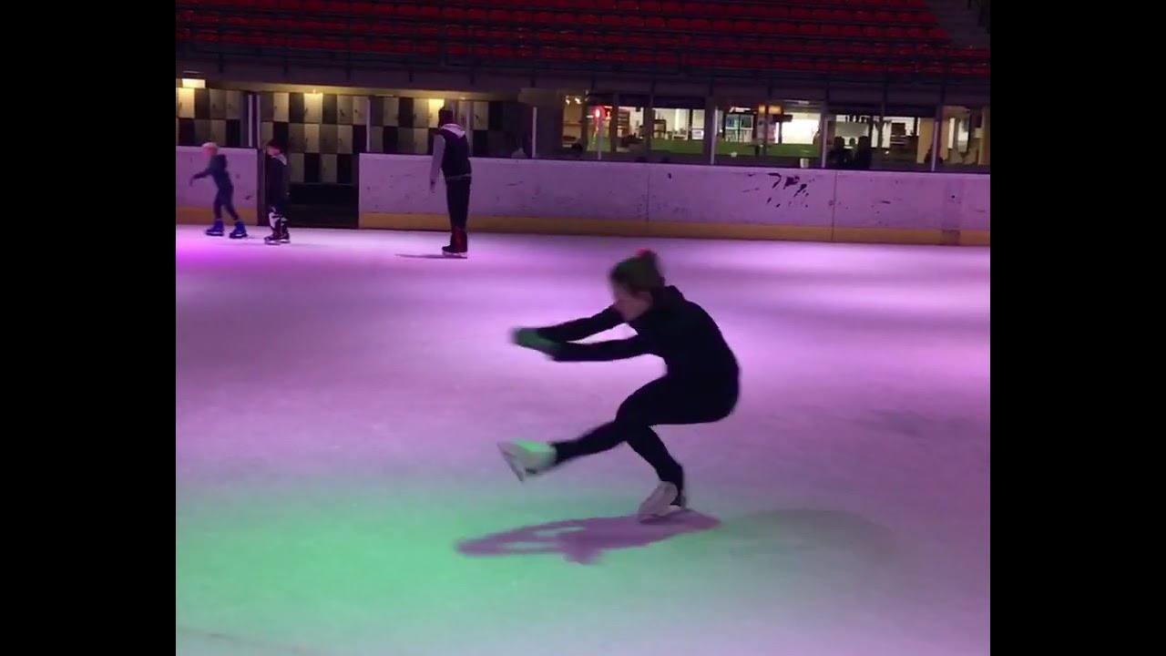 Sit Spin Figure Skating (zit pirouette kunstschaatsen) YouTube