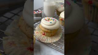 Perfect Vegan Funfetti Cupcakes #veganbaking #vegancupcakes #baking
