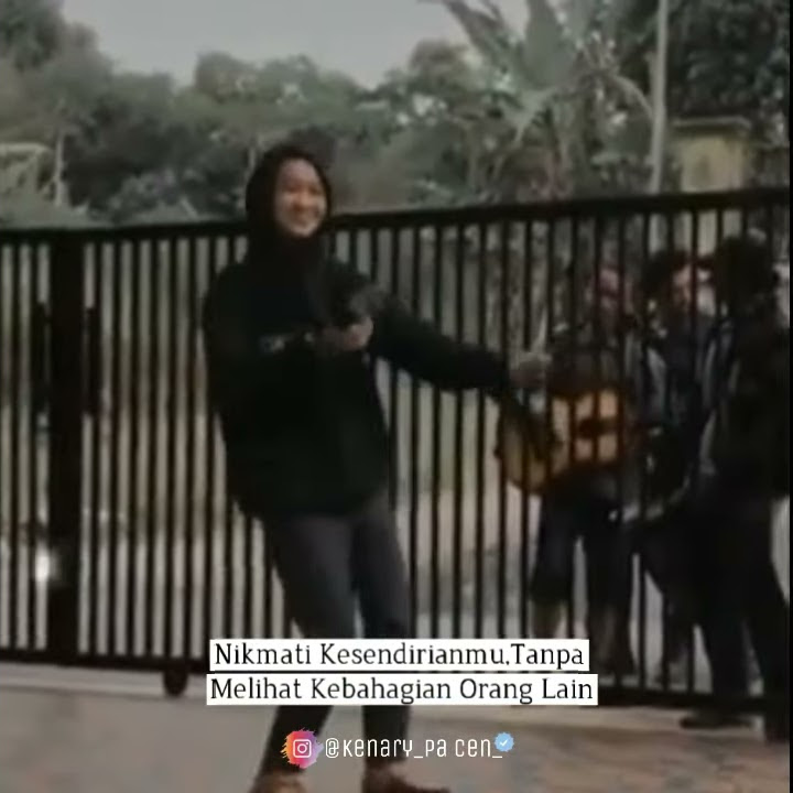 Story WA cewek joget santuy(dangdut):