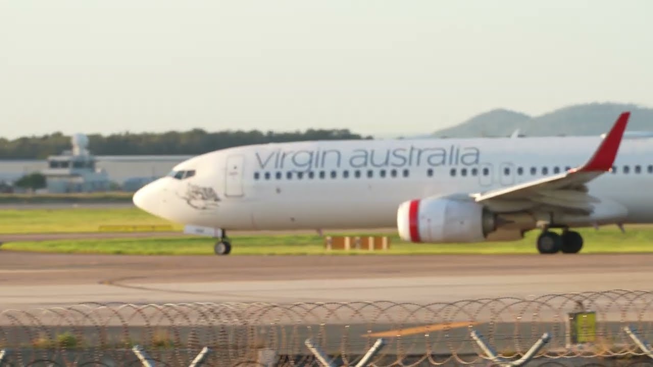 #planespotting beautiful sunny saturday morning#brisbane  international airport arrivals and depart