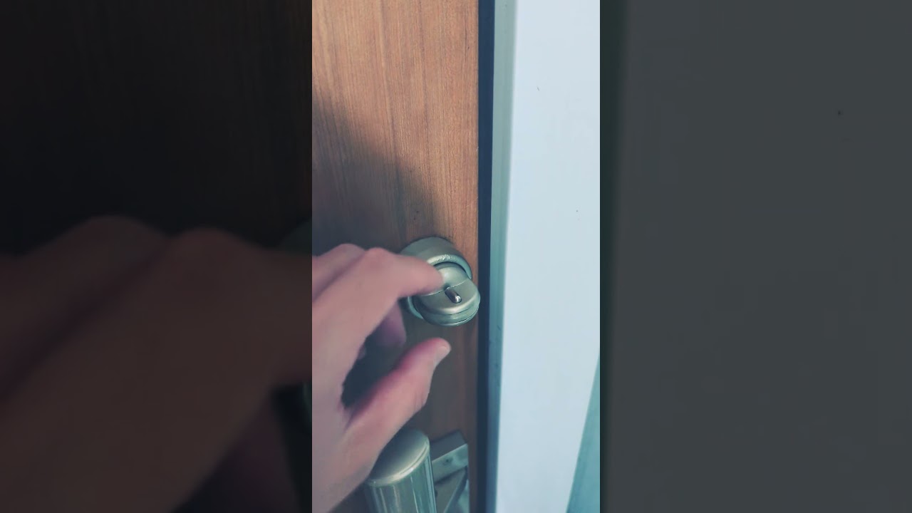 どこにも行けないどこでもドア どこにも行けないどこでもドア