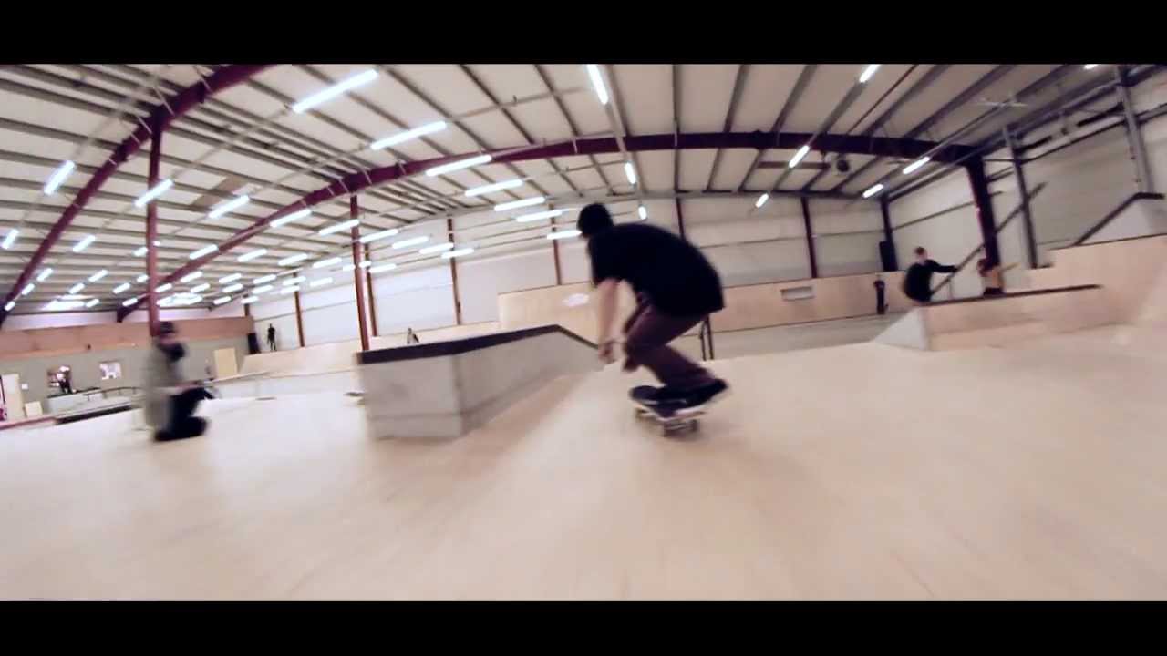 Stijn Van Droogenbroeck @ Flesh and Bones