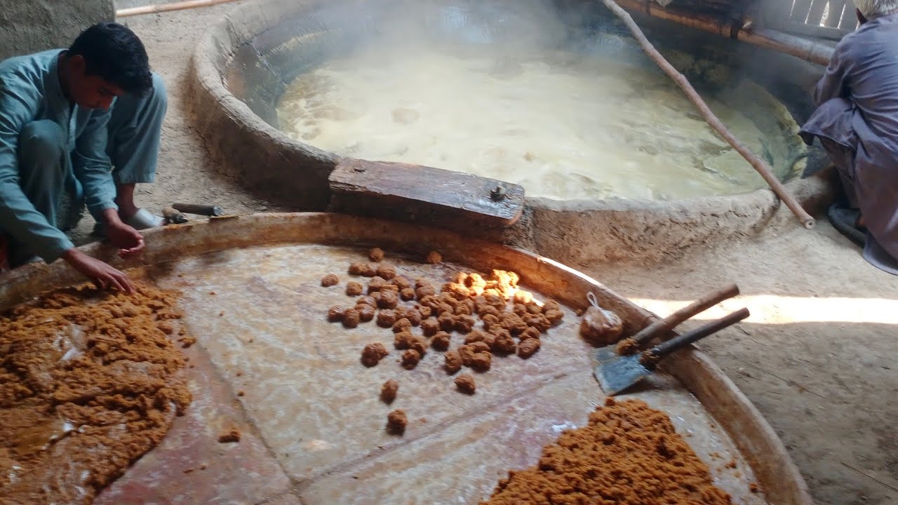 Making of Brown Sugar the Boiling stage | Jaggery banane ka tarika