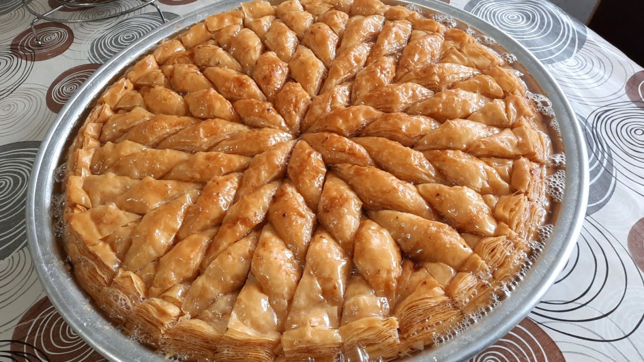 Bakllava e gjyshes pa pluhur për pjekje. Bakllava tradicionale