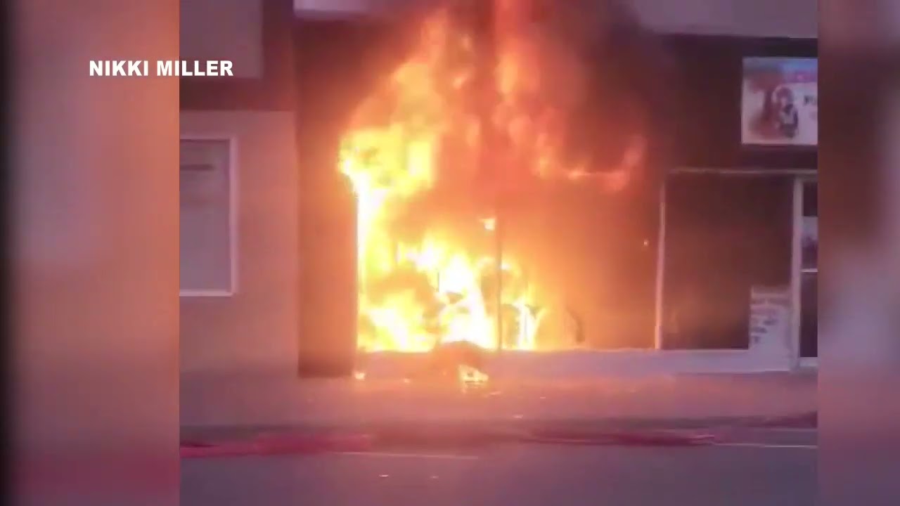 Downtown fire in Pasco destroys clothing shop