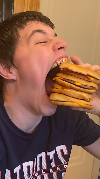 Isaac, the man with the world's biggest mouth, can eat four burgers at once 😲
