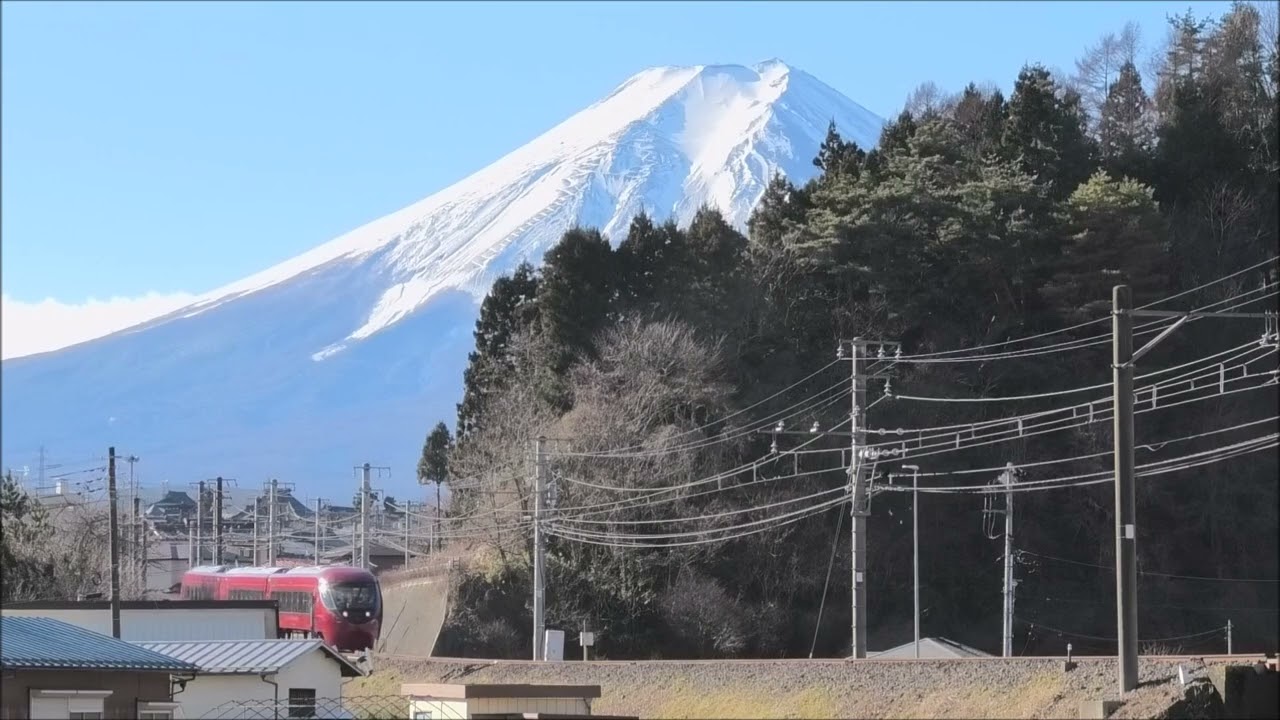 富士山麓電気鉄道8500系を使用した「富士山ビュー特急」 - YouTube