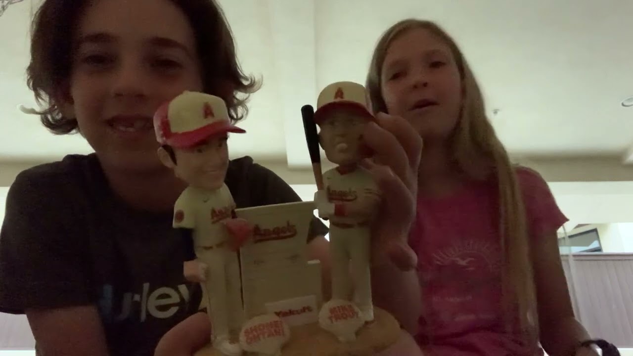 Unboxing Mike Trout and Shohei Ohtani bobble head!( A lot of details)
