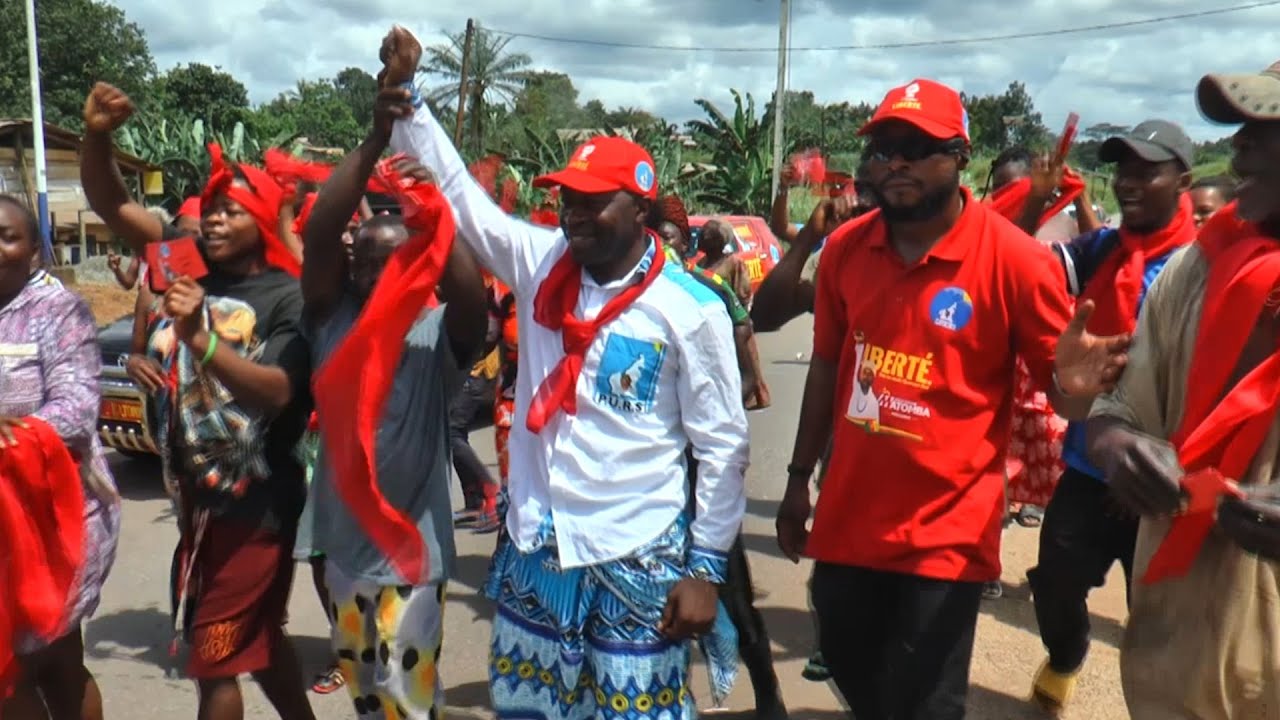 SERGE ESPOIR MATOMBA S'IMMERGE DANS LA BOUE DE YABASSI POUR INCARNER LE VRAI CHANGEMENT DU NKAM -ETV