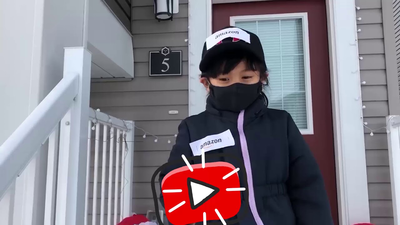 Amazon Delivery Girl during Covid