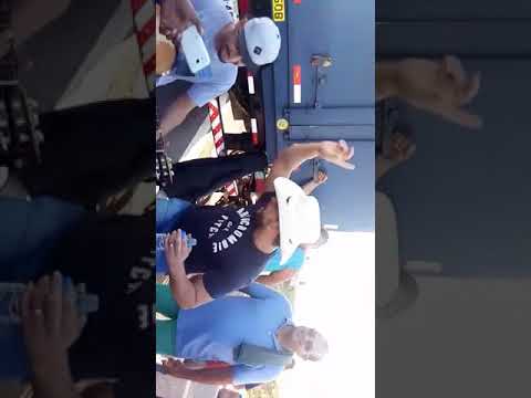 CAMINHONEIROS FAZEM PARÓDIA GREVE DOS CAMINHONEIROS
