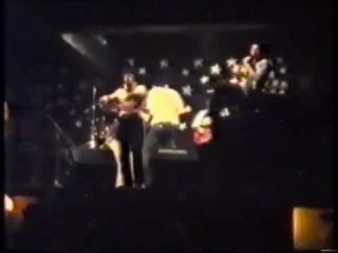 Las pelotas viejo essay image