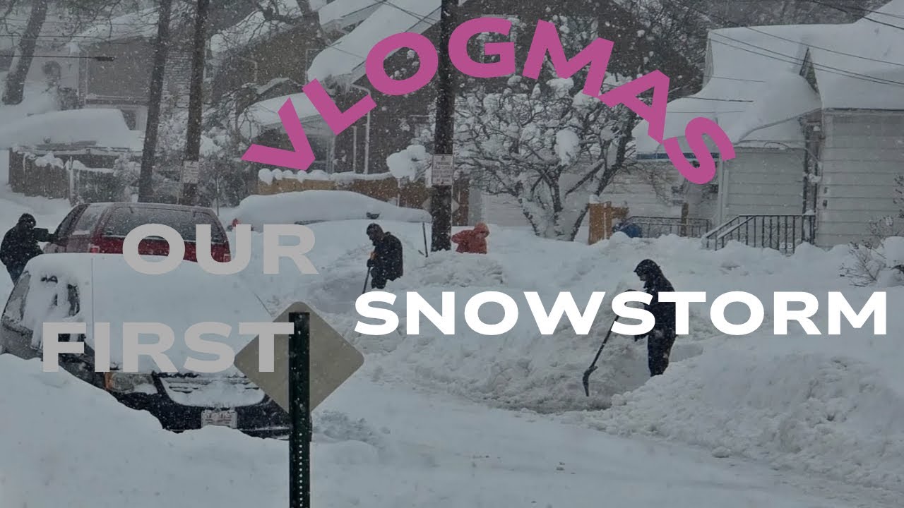 🇨🇦VLOGMAS DAY 4: OUR FIRST BIG SNOW STORM ! What a day ! - YouTube
