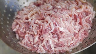 饭店炒肉丝为什么滑嫩？厨师长详解上浆滑油技巧，方法太简单了【第一美食】