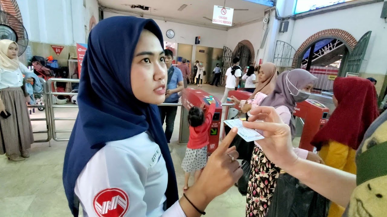 $.20 JAKARTA Commuter TRAIN KRL 🇲🇨