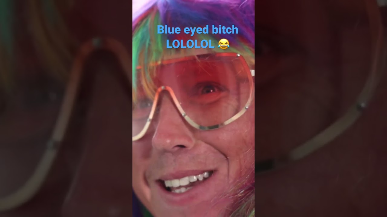 Hooters fight. Guy smashes Hooters glass in rage over chocolate bar ❤️ 