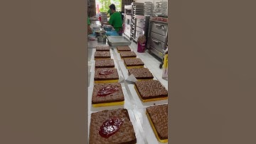 Thumbnail of Setiap hari nya produksi lapis surabaya