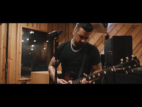 Hueston – Down To My Grave (Live from Power Station Studios)