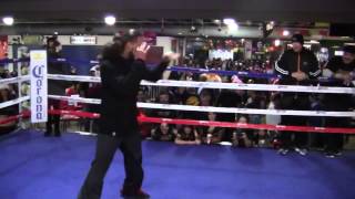 Keith Thurman WOWS Crowd Shadowboxing in Street Clothes mp4 yvv9wkq