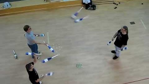 Orange Bunkadoo 4-Count Feed: Juggling Passing Pattern