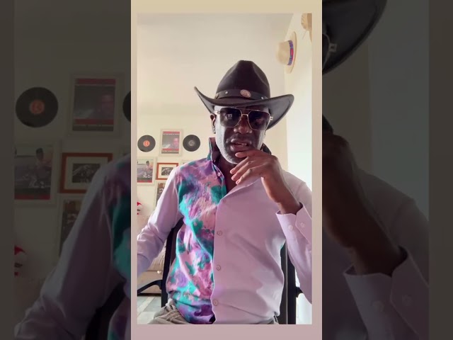 La raison derrière le costume