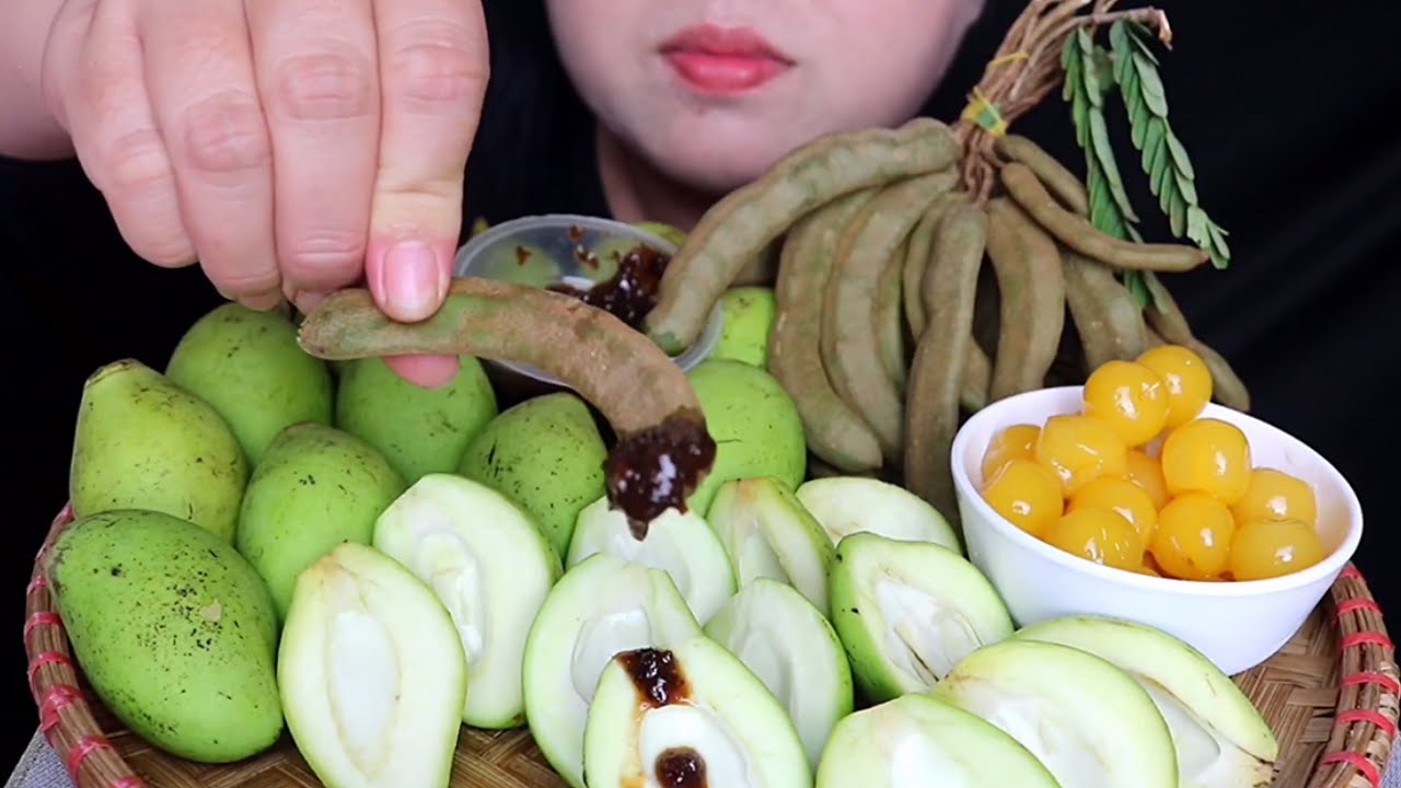 ASMR SOUR FOOD: TAMARINDS, MANGO, SOAKED APRICOTS. ĂN ME, XOÀI, MƠ CHUA. EXTREME CRUNCHY SOUNDS