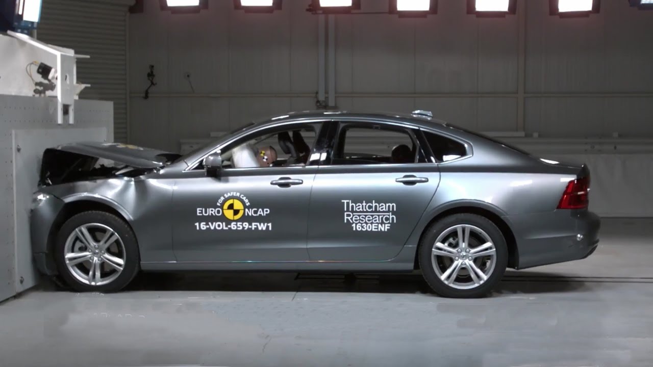 2017 Volvo S90 - Crash Test