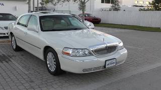 Research 2005
                  Lincoln Town Car pictures, prices and reviews