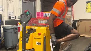 Night Life of a Nfi Lidl Food Market account driver