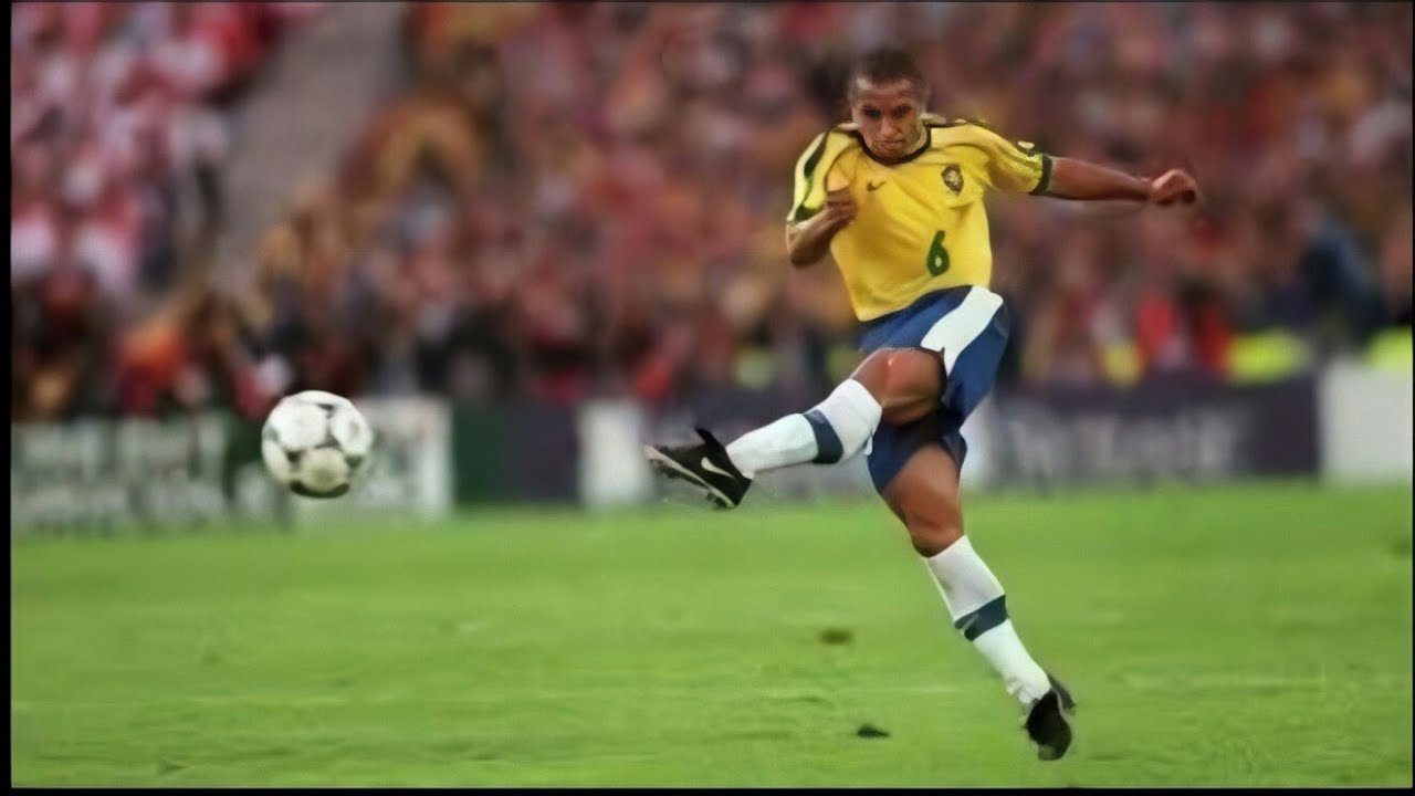 Roberto Carlos unbelievable freekick😍😍 vs france Roberto carlos