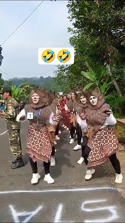 yelyel lucu emak emak #viral #1jtview #karnavallucu #gerakjalanunik #ngakak
