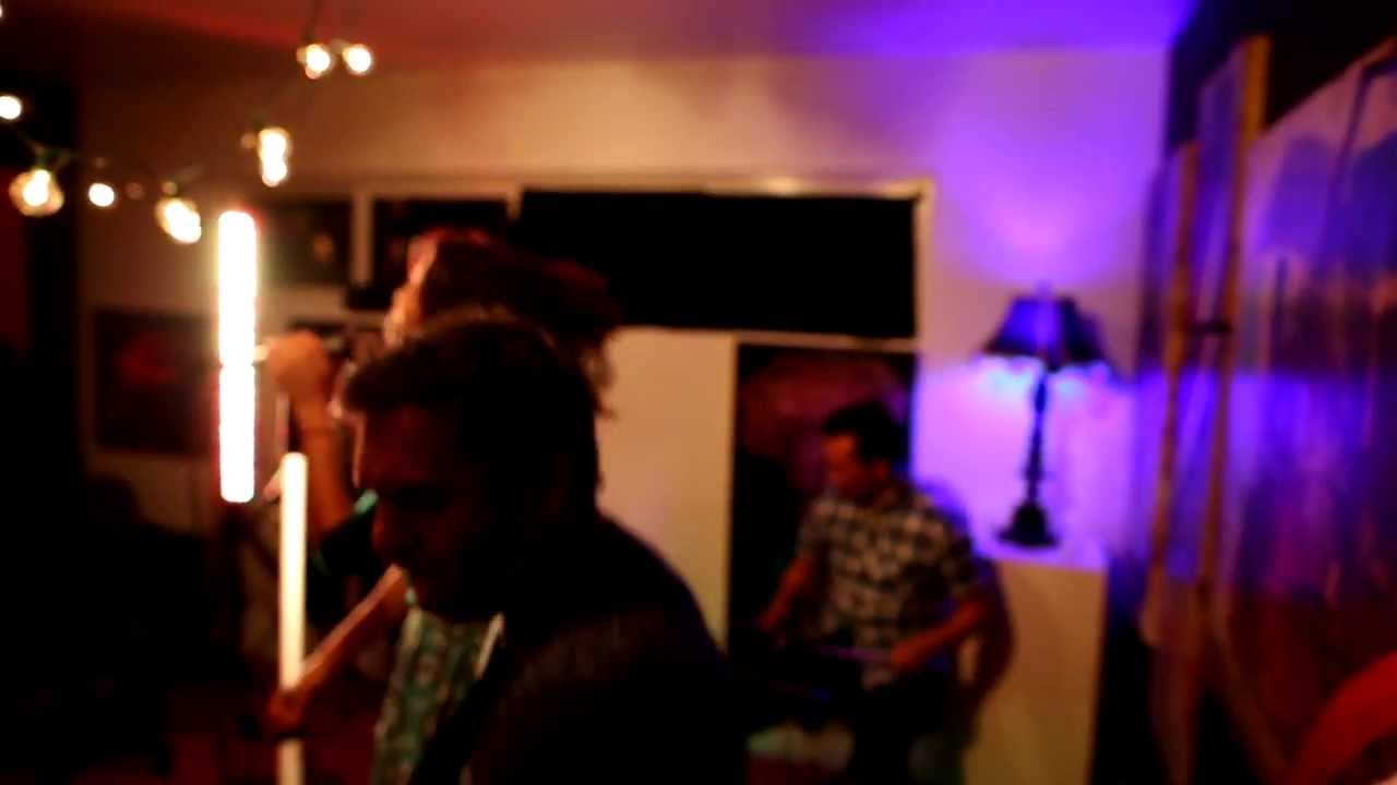 321 Stereo Sessions - Locked Out of Heaven auf YouTube ansehen 321 Stereo Sessions - Locked Out of Heaven auf YouTube ansehen