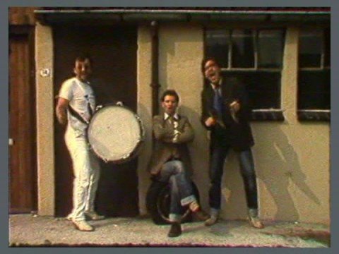 Rubberen Robbie - Twee Mobiele ogen die keken de kraker aan