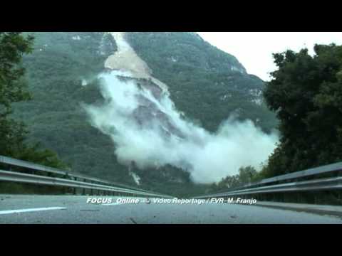 Schweizer Kanton Wallis: Riesiger Fels bricht aus Berggipfel und rast ins Tal