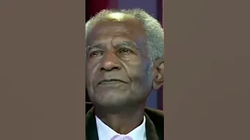 مؤدي دور الصحابي بلال بن رباح في فلم الرسالة يتفاجأ بعرض مقطع أحد أحد ويبكي على المباشر 