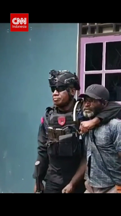 Polisi Turunkan Bendera Bintang Kejora di Papua