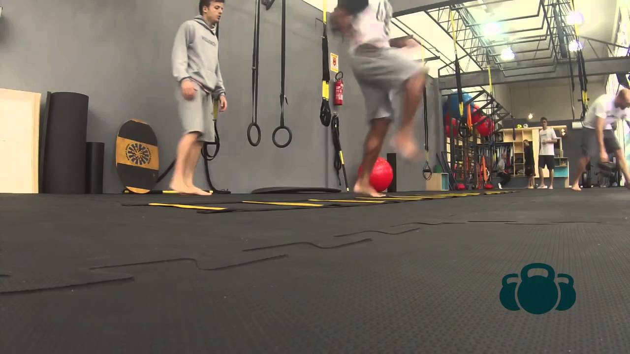 Functional training football player Douglas Costa Bayern Munich YouTube