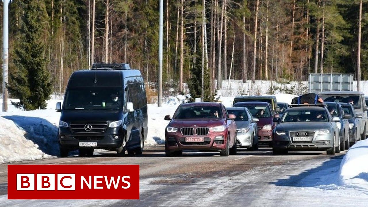 The Russians leaving their country for Finland - BBC News