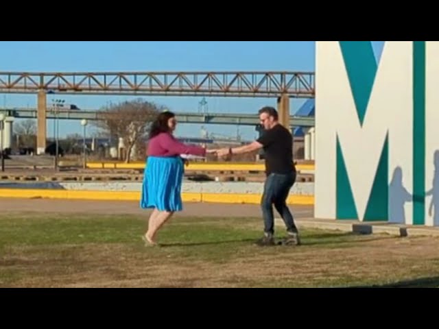 A snippet of West coast swing in front of the big Memphis sign.

#ballroomdancing #learntodance #dancelessons #latindanc