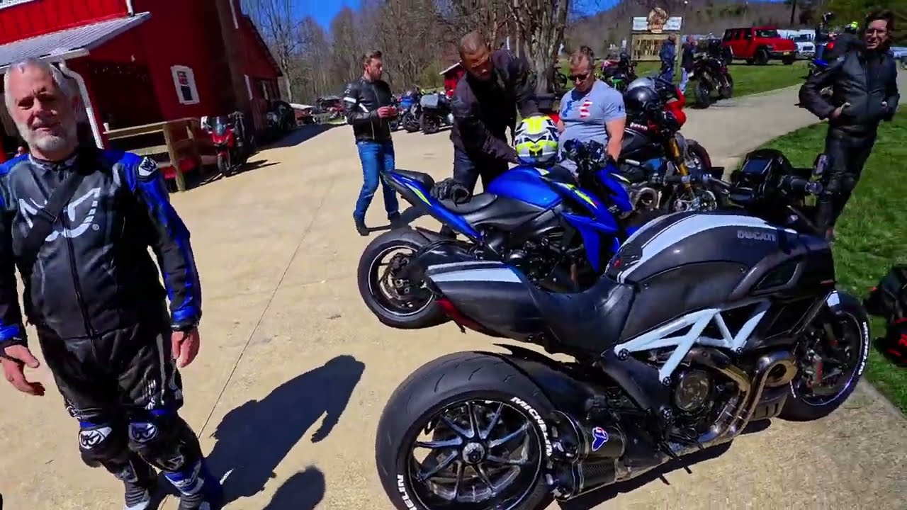Ninja ZX10R and Speed Triple 1200 RS in the Mtns - YouTube