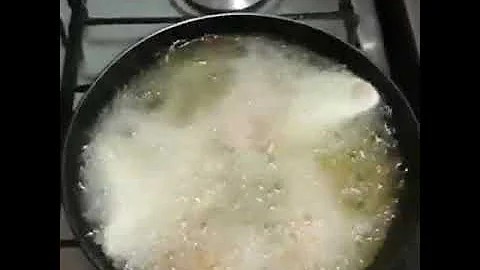 Tem como fritar pastel congelado?