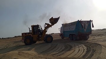 Caterpillar  loader 950B sand loading in a dumper