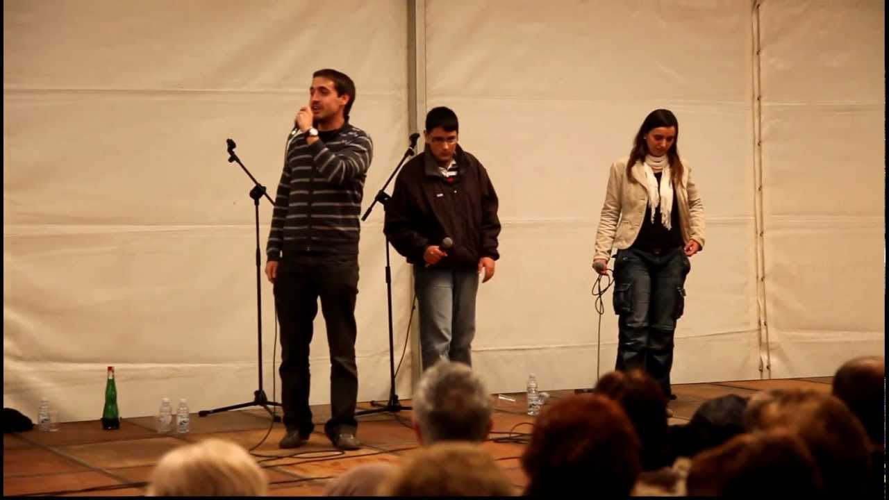 Combat de picat - Xurí respón a un exaltat del públic.