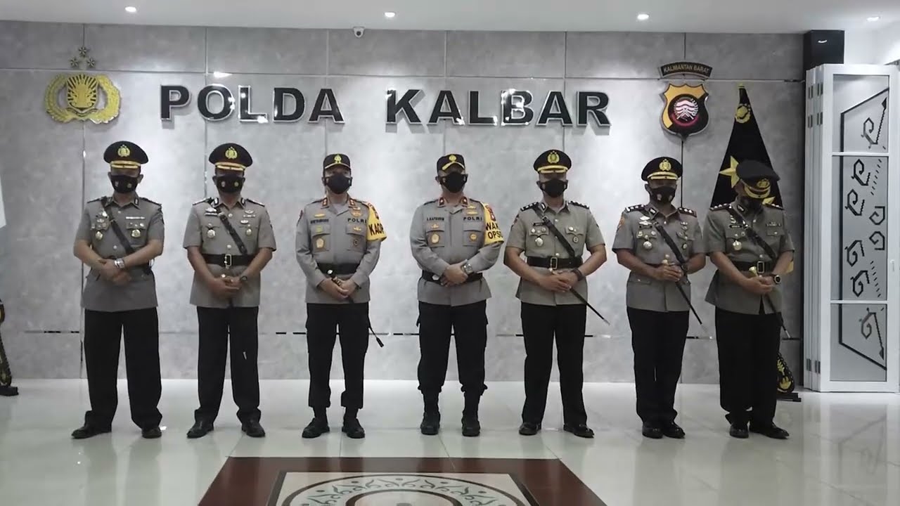 Kapolda Kalbar memimpin Upacara Sertijab Pejabat Utama & Kapolres Jajaran Polda Kalbar Senin 11/7/22